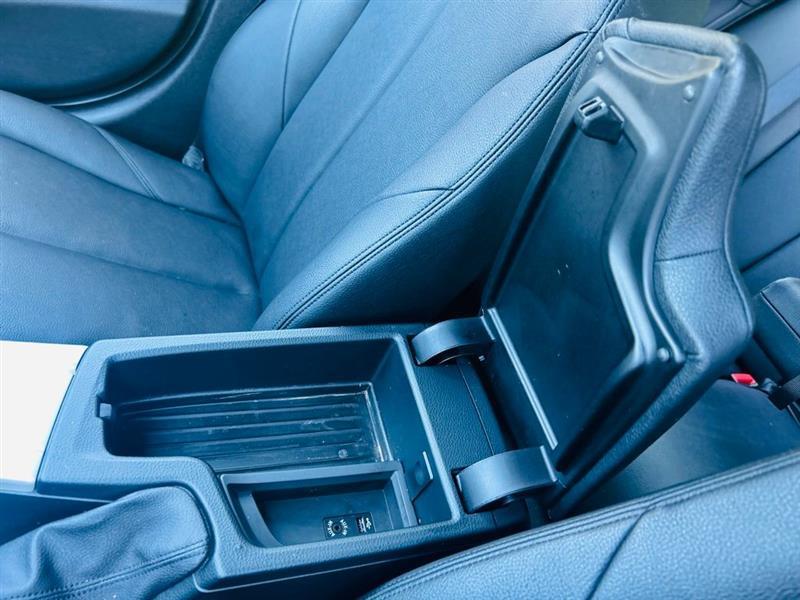 BMW 3 Series 4dr Sdn 320i RWD 2015