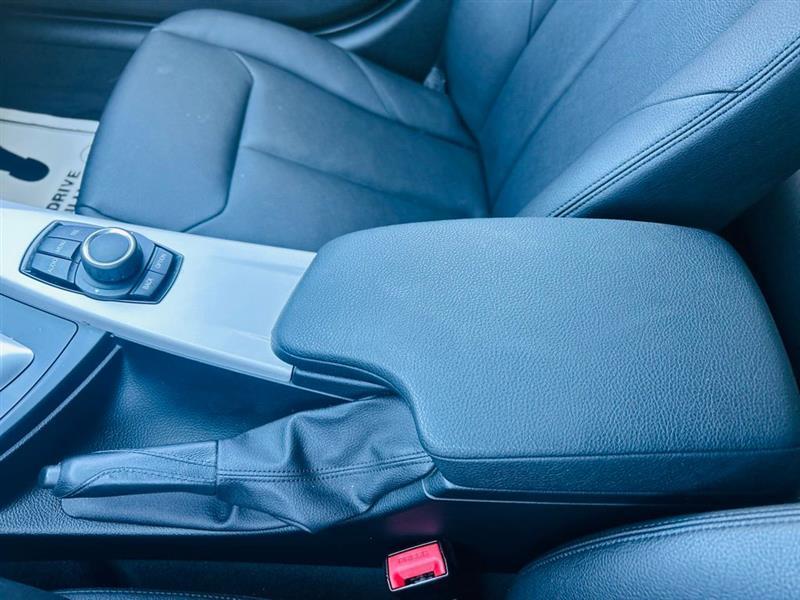 BMW 3 Series 4dr Sdn 320i RWD 2015