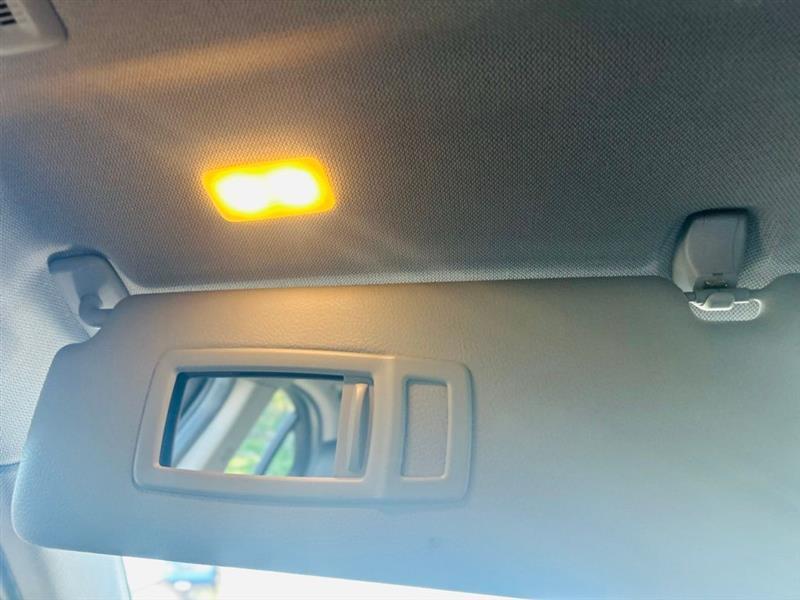 BMW 3 Series 4dr Sdn 320i RWD 2015