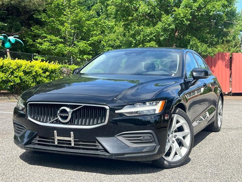 2020 Volvo S60 T5 Momentum's photo