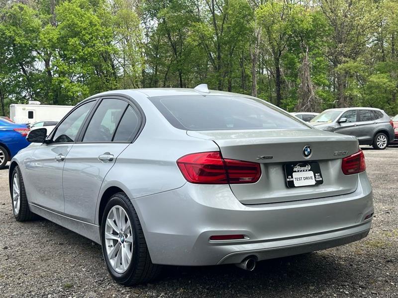 BMW 3 Series 320i xDrive Sedan 2018