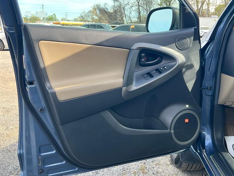 Toyota RAV4 4WD 4dr 4-cyl 4-Spd AT Ltd (Natl) 2011