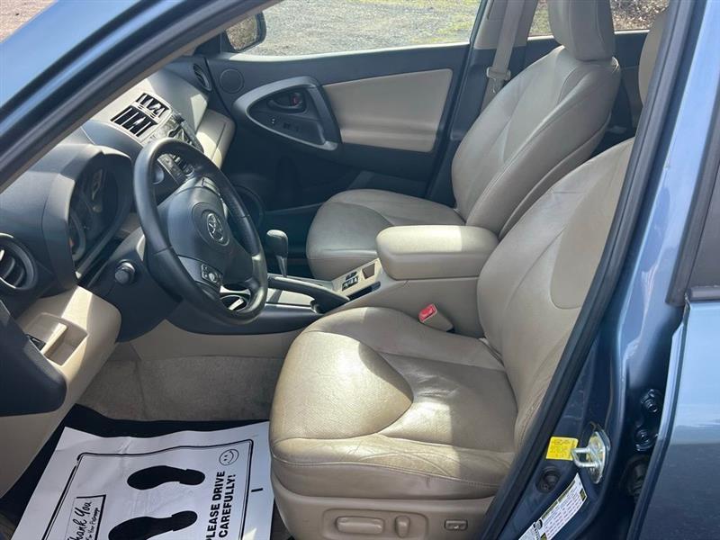 Toyota RAV4 4WD 4dr 4-cyl 4-Spd AT Ltd (Natl) 2011