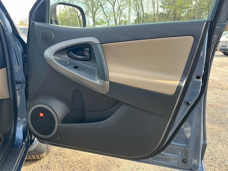 Toyota RAV4 4WD 4dr 4-cyl 4-Spd AT Ltd (Natl) 2011