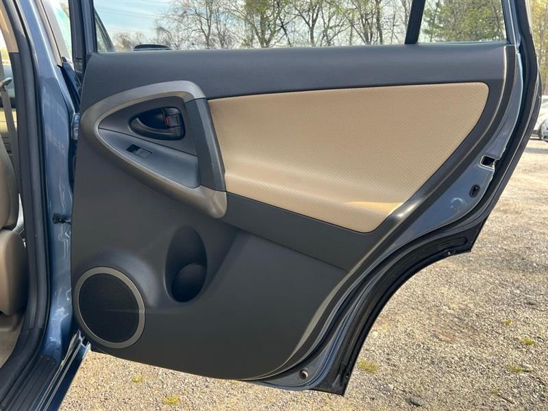 Toyota RAV4 4WD 4dr 4-cyl 4-Spd AT Ltd (Natl) 2011