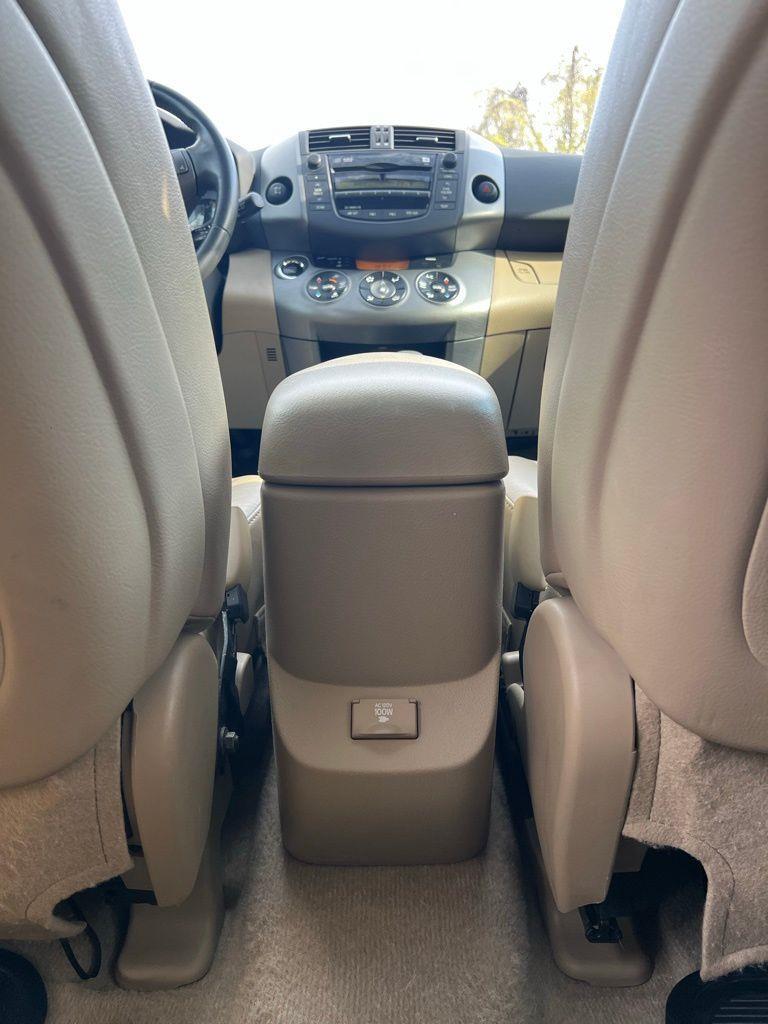 Toyota RAV4 4WD 4dr 4-cyl 4-Spd AT Ltd (Natl) 2011