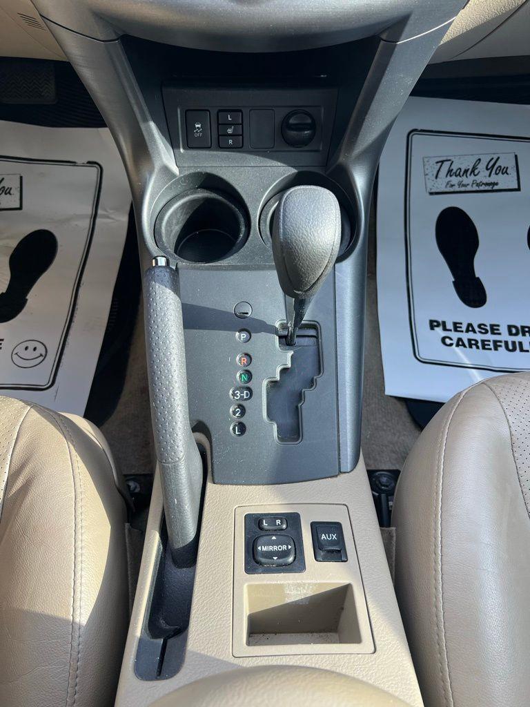 Toyota RAV4 4WD 4dr 4-cyl 4-Spd AT Ltd (Natl) 2011