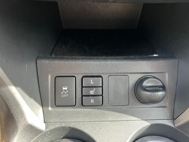 Toyota RAV4 4WD 4dr 4-cyl 4-Spd AT Ltd (Natl) 2011