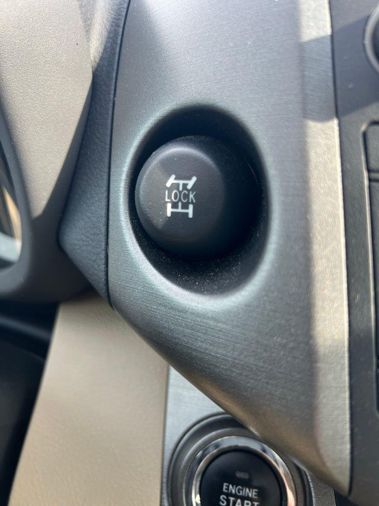 Toyota RAV4 4WD 4dr 4-cyl 4-Spd AT Ltd (Natl) 2011