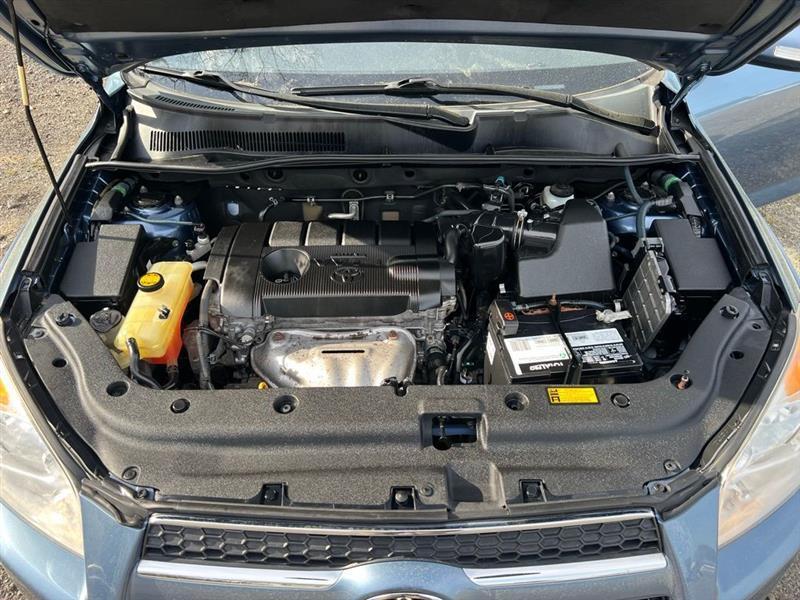 Toyota RAV4 4WD 4dr 4-cyl 4-Spd AT Ltd (Natl) 2011