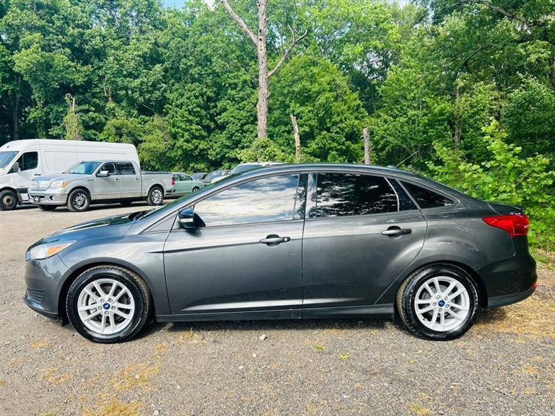 Ford Focus SE Sedan 2017
