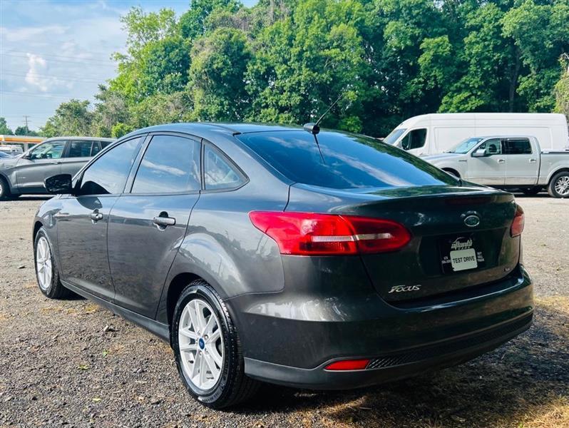 Ford Focus SE Sedan 2017