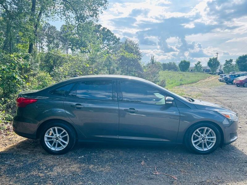 Ford Focus SE Sedan 2017