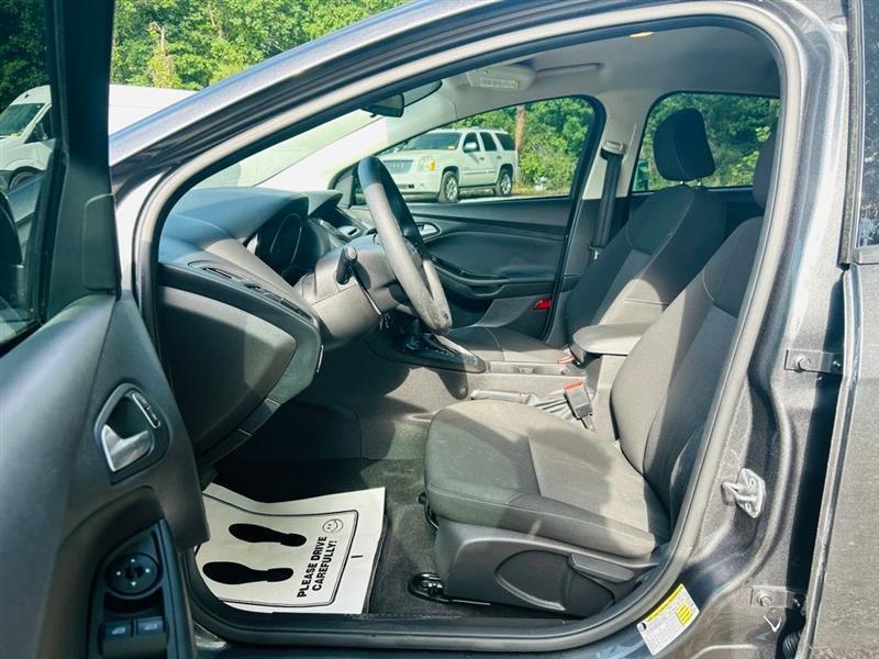 Ford Focus SE Sedan 2017