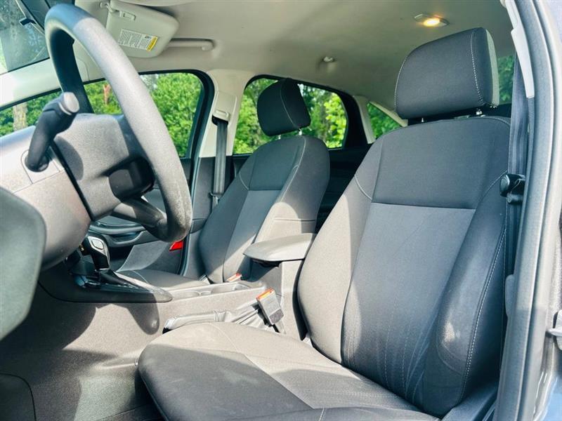 Ford Focus SE Sedan 2017