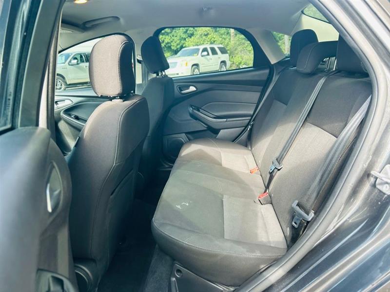 Ford Focus SE Sedan 2017