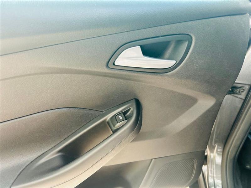 Ford Focus SE Sedan 2017