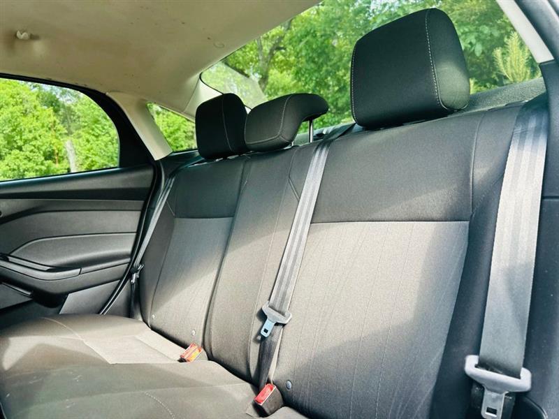 Ford Focus SE Sedan 2017