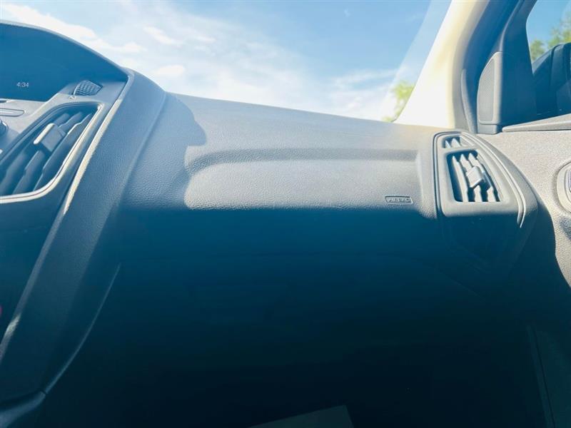 Ford Focus SE Sedan 2017