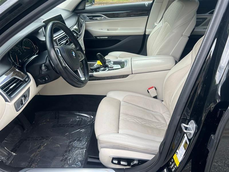 BMW 7 Series 4dr Sdn 750i xDrive AWD 2016
