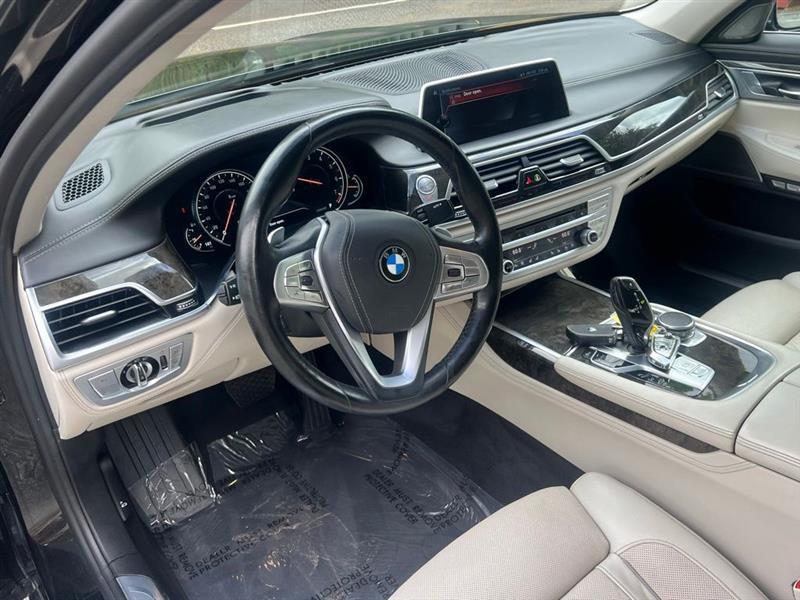 BMW 7 Series 4dr Sdn 750i xDrive AWD 2016