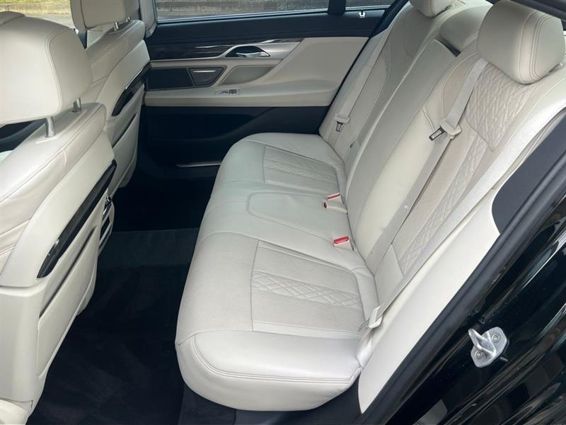 BMW 7 Series 4dr Sdn 750i xDrive AWD 2016