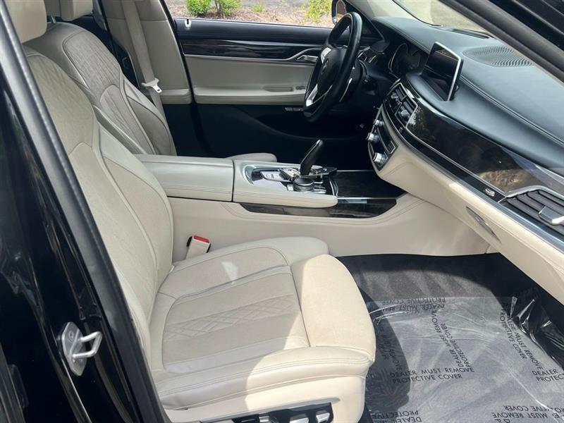 BMW 7 Series 4dr Sdn 750i xDrive AWD 2016