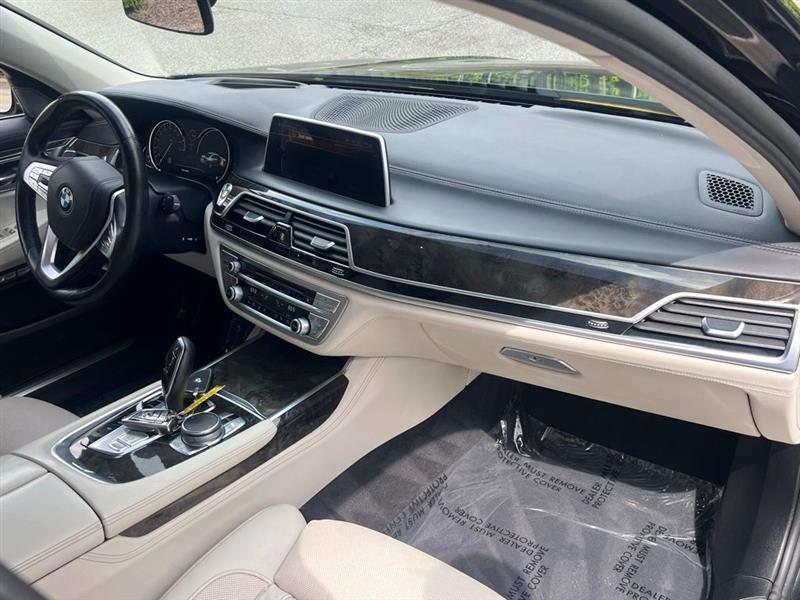 BMW 7 Series 4dr Sdn 750i xDrive AWD 2016