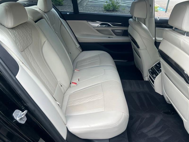 BMW 7 Series 4dr Sdn 750i xDrive AWD 2016