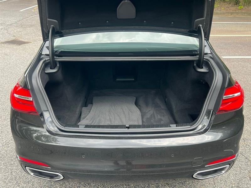 BMW 7 Series 4dr Sdn 750i xDrive AWD 2016