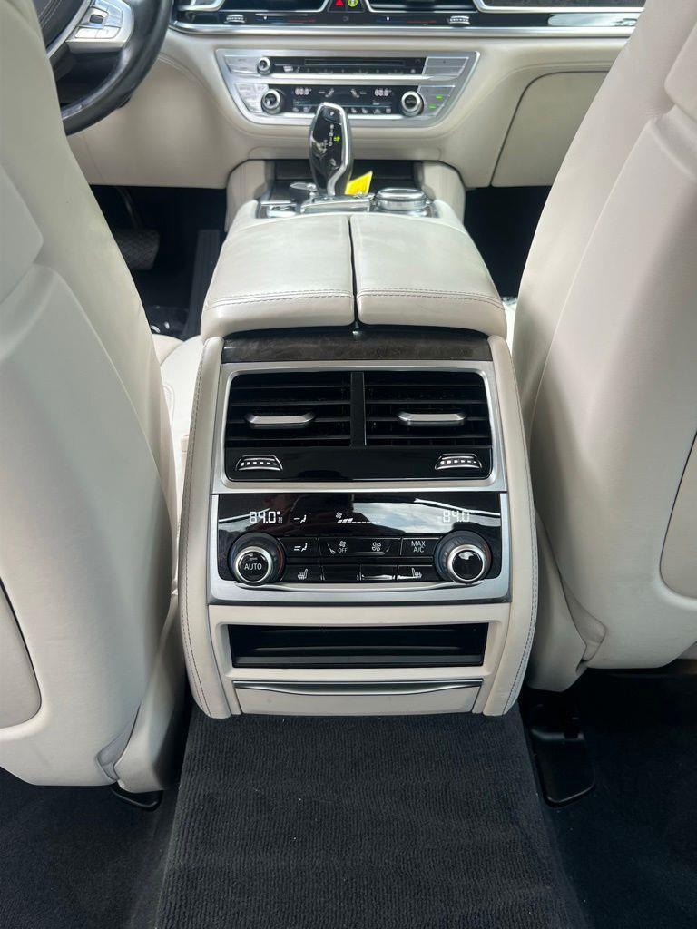 BMW 7 Series 4dr Sdn 750i xDrive AWD 2016