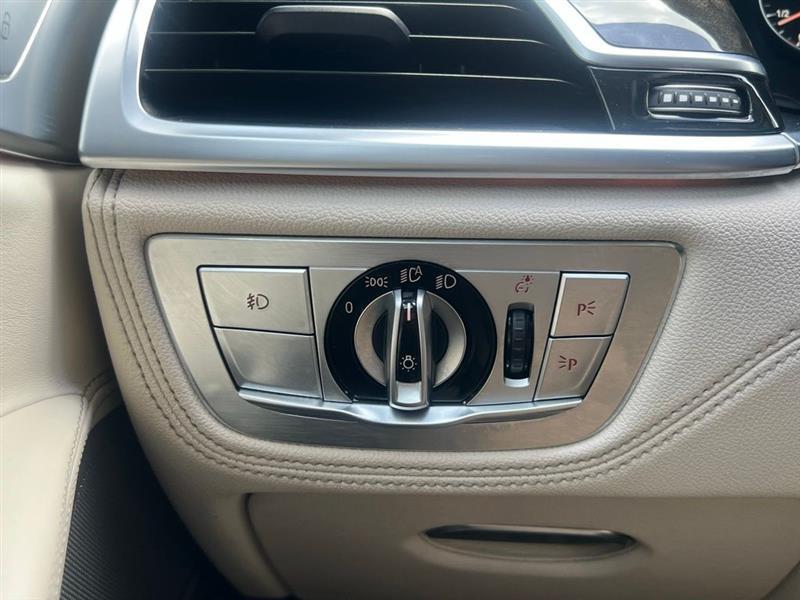 BMW 7 Series 4dr Sdn 750i xDrive AWD 2016
