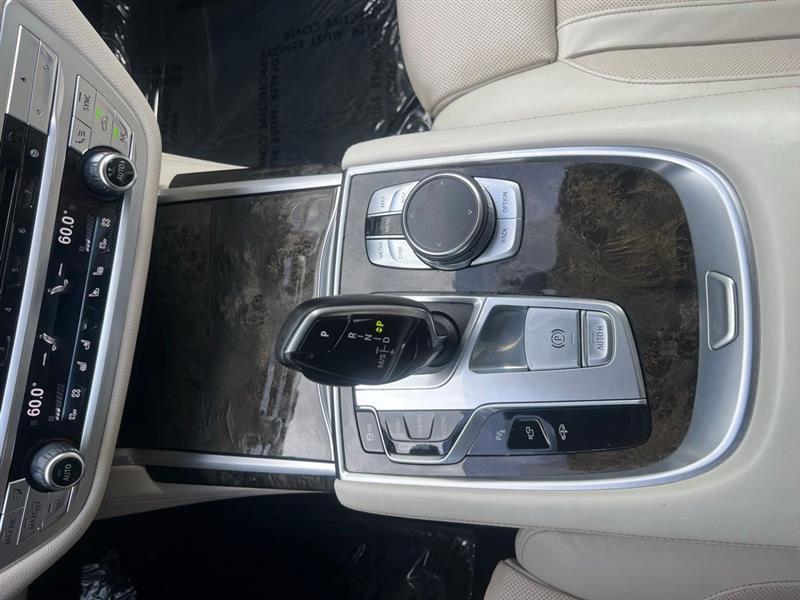 BMW 7 Series 4dr Sdn 750i xDrive AWD 2016