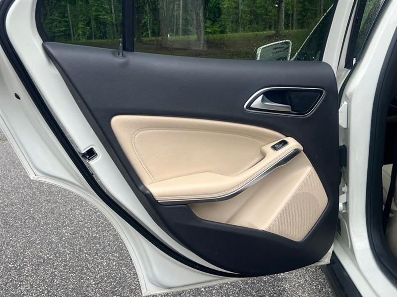 Mercedes-Benz GLA FWD 4dr GLA 250 2016