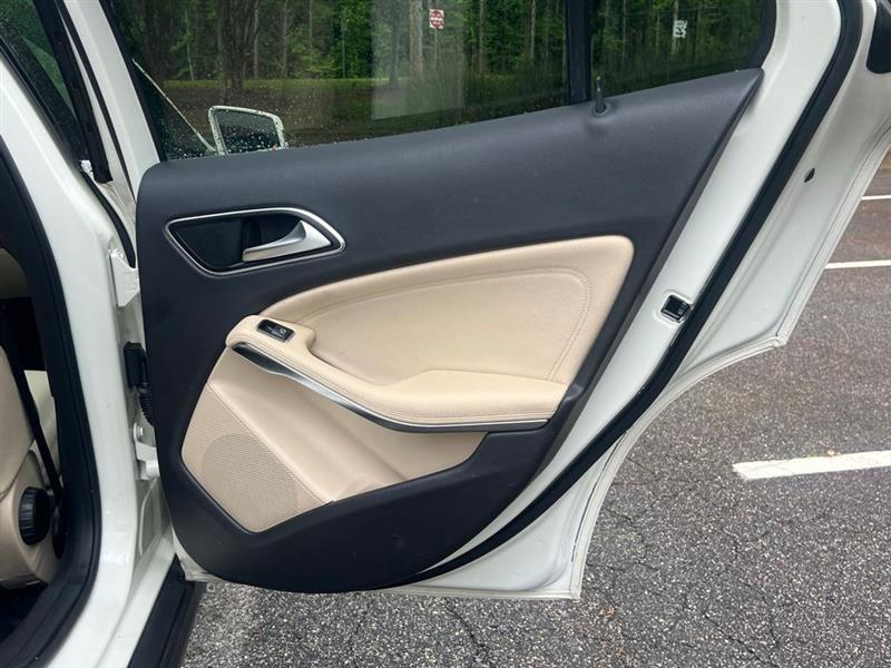Mercedes-Benz GLA FWD 4dr GLA 250 2016