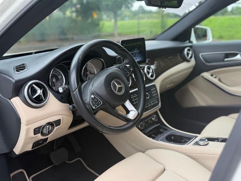 Mercedes-Benz GLA FWD 4dr GLA 250 2016