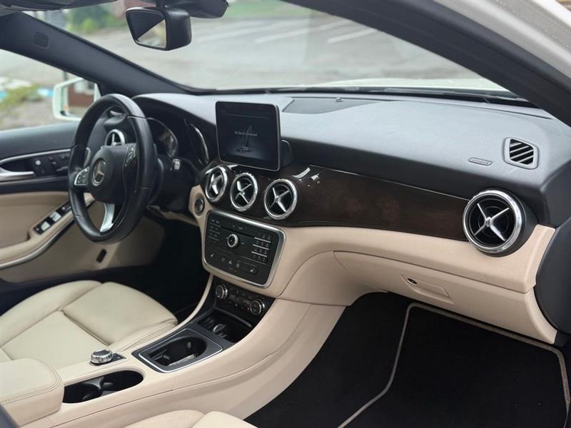 Mercedes-Benz GLA FWD 4dr GLA 250 2016