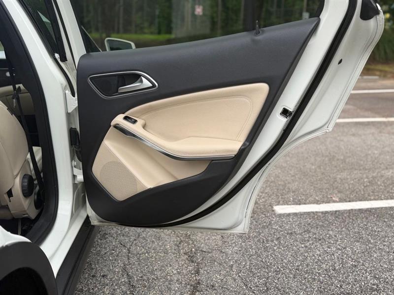 Mercedes-Benz GLA FWD 4dr GLA 250 2016