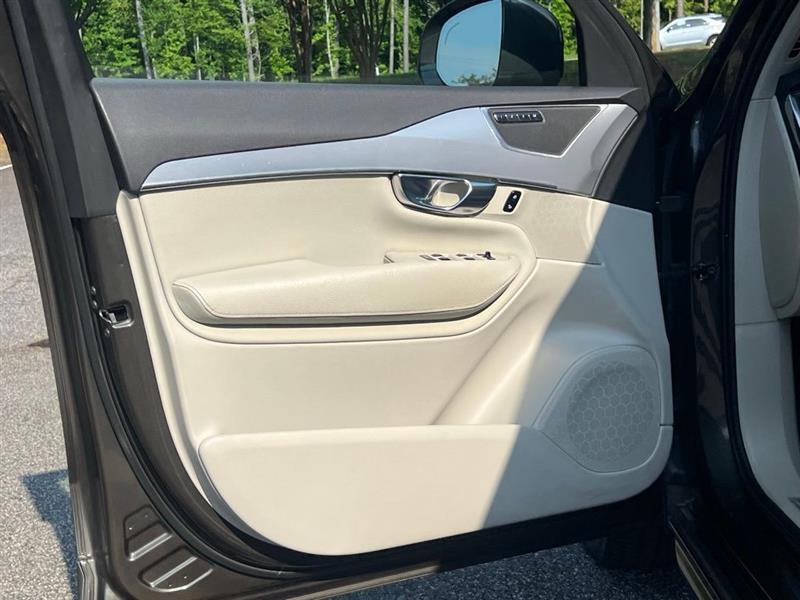 Volvo XC90 T6 AWD 7-Passenger Momentum 2018