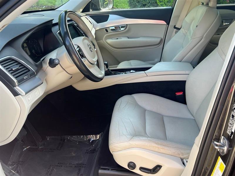 Volvo XC90 T6 AWD 7-Passenger Momentum 2018