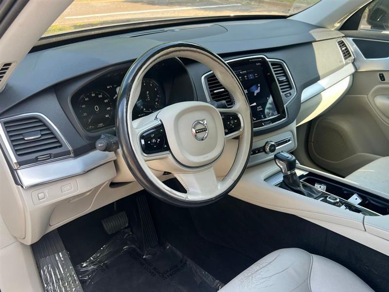 Volvo XC90 T6 AWD 7-Passenger Momentum 2018