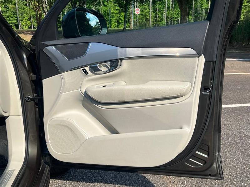 Volvo XC90 T6 AWD 7-Passenger Momentum 2018