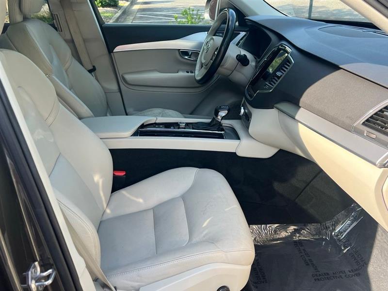 Volvo XC90 T6 AWD 7-Passenger Momentum 2018