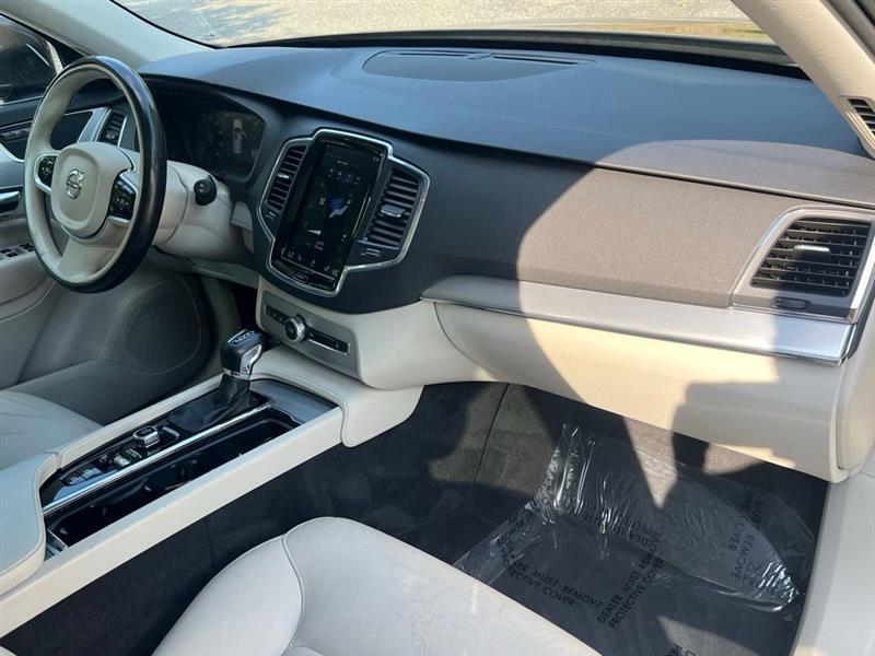 Volvo XC90 T6 AWD 7-Passenger Momentum 2018