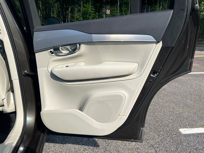 Volvo XC90 T6 AWD 7-Passenger Momentum 2018