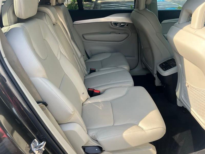 Volvo XC90 T6 AWD 7-Passenger Momentum 2018