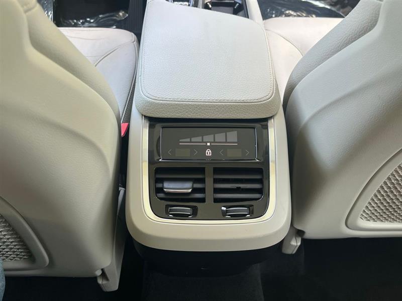 Volvo XC90 T6 AWD 7-Passenger Momentum 2018
