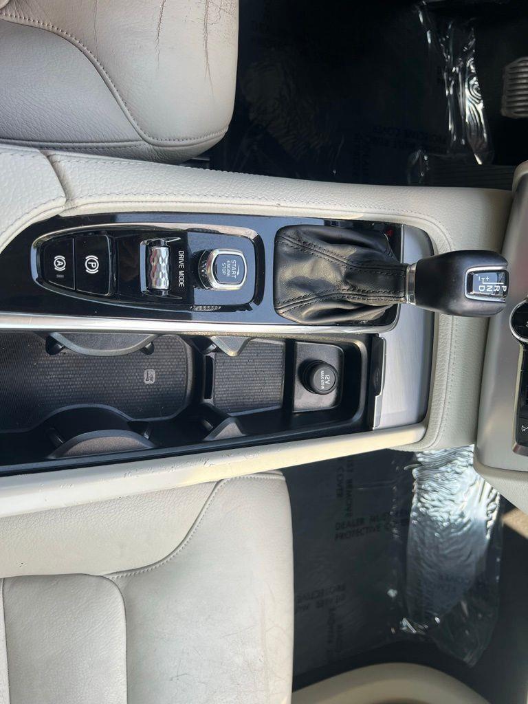 Volvo XC90 T6 AWD 7-Passenger Momentum 2018