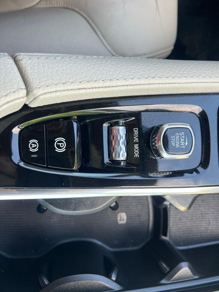 Volvo XC90 T6 AWD 7-Passenger Momentum 2018