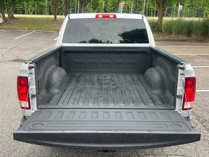 RAM 1500 Tradesman 4x2 Crew Cab 5'7" Box 2017